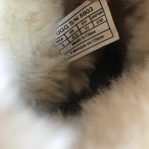 Ugg Bailey Button Tan - Picture 6 of 6